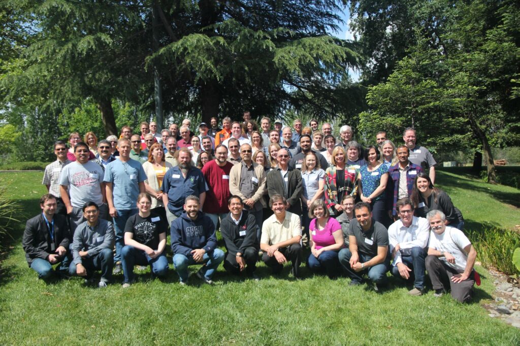 Photo of a group of about 40 people on a lawn.